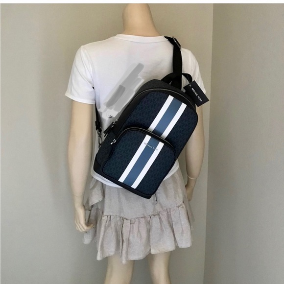 Michael Kors Sling Pack Men’s - Picture 9 of 9